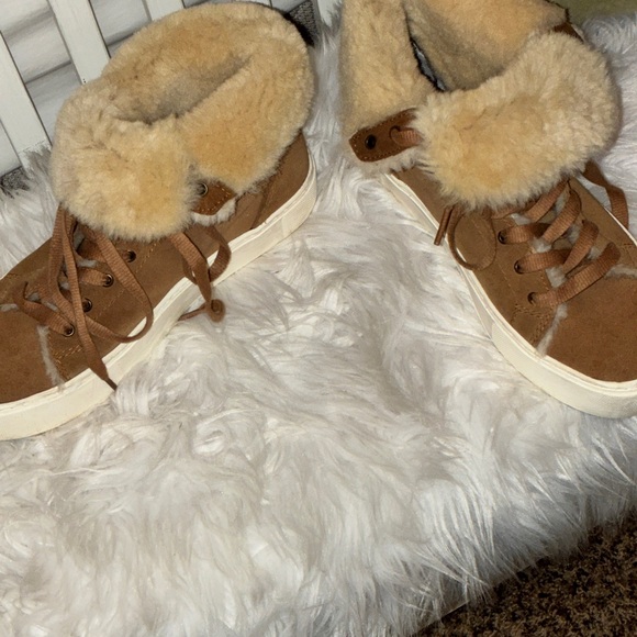 UGG Women's Beven Suede Boots Sz 8 - Picture 9 of 14